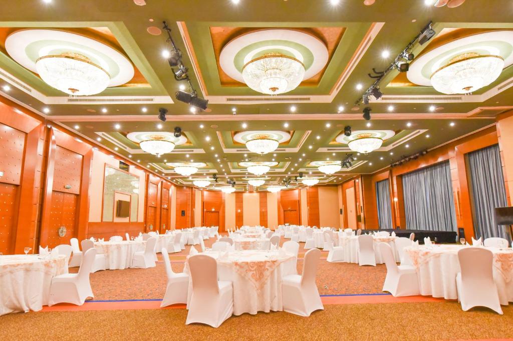 Al Yassat Grand Ballroom